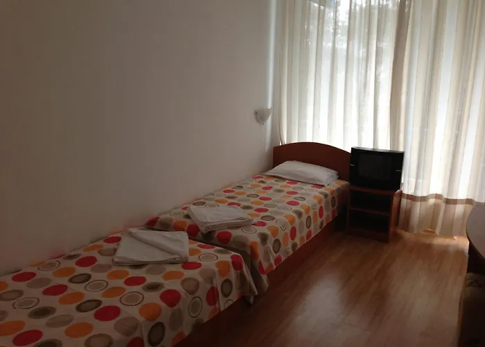 Diana Hotel Отель