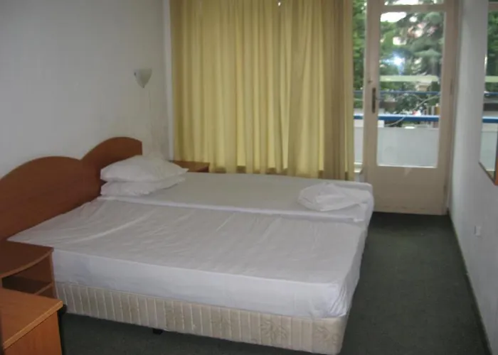 Diana Hotel Отель